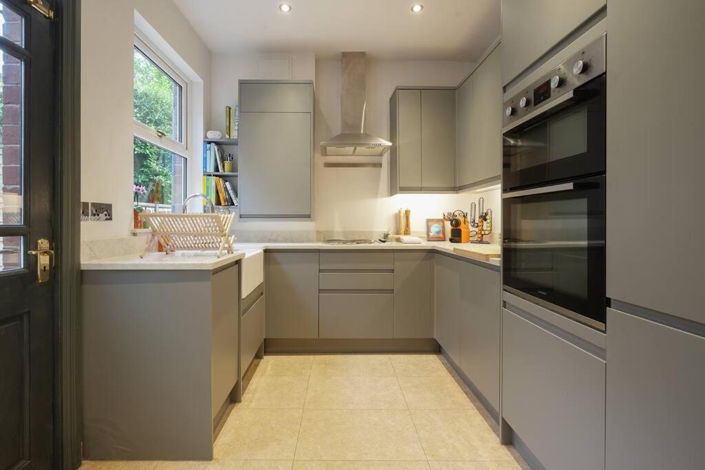 Penryhn House - Spacious 3 Bed Home From Home, Great For Families, Groups & Workers With Free Parking - Hosted By Stay Host Save Sheffield Bagian luar foto